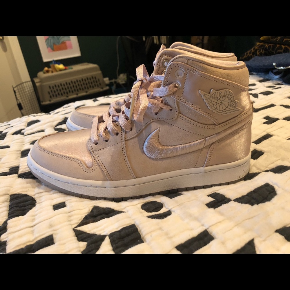 SOLD OUT: Women’s Air Jordan 1 Retro High NEW - Picture 4 of 7